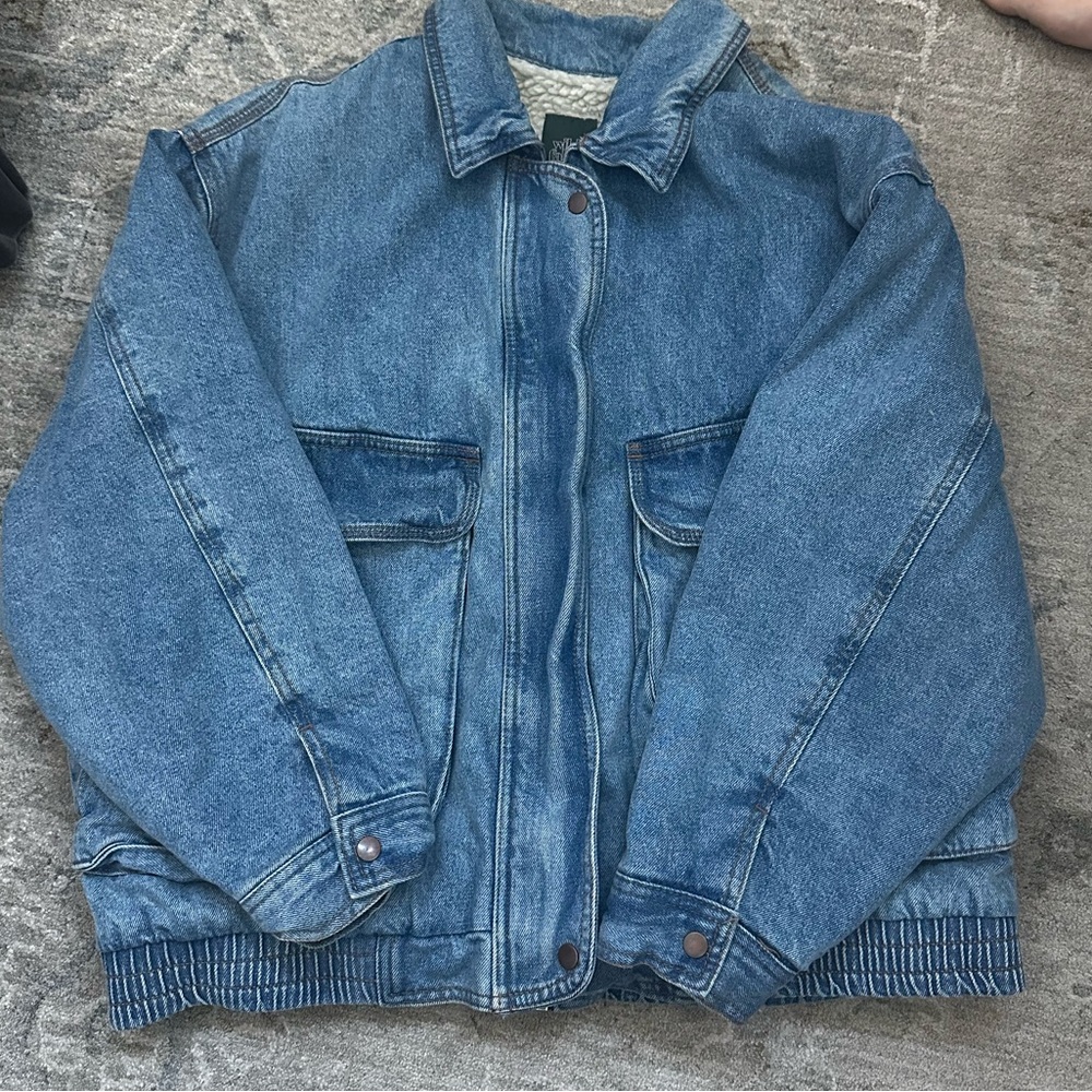 Wild Fable Women’s Large Sherpa Lined Denim Jacket.